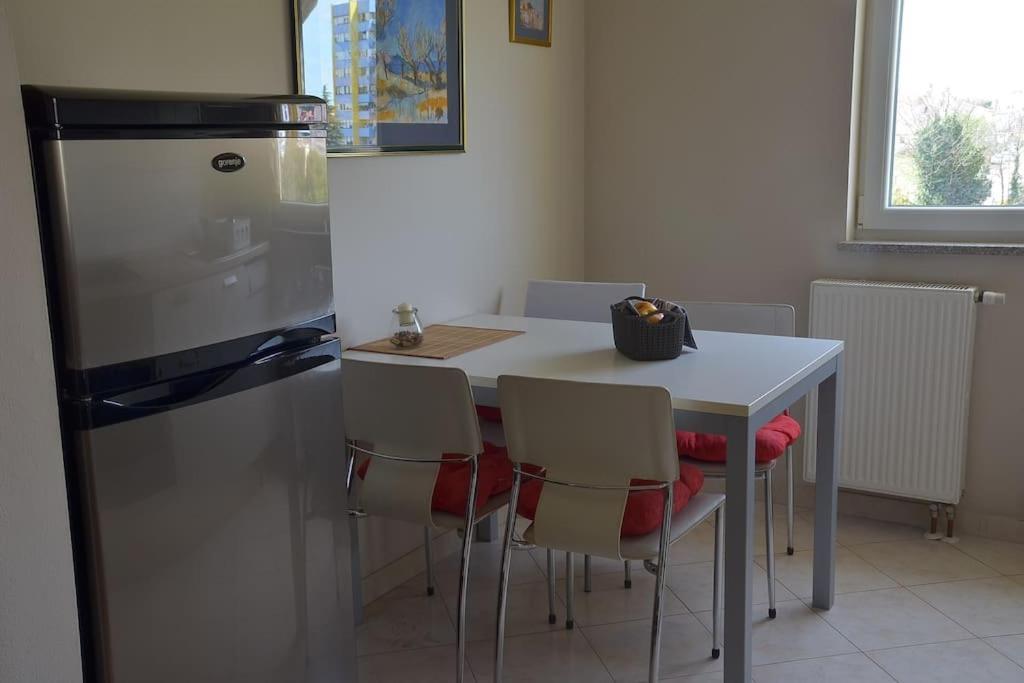 Apartman Ana Pula - Calm, Free Parking, Close To Center Exterior foto