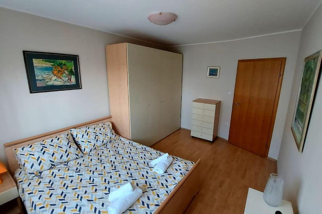 Apartman Ana Pula - Calm, Free Parking, Close To Center Exterior foto
